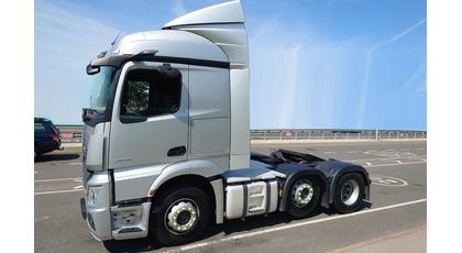 44 Tonne Sleeper Truck